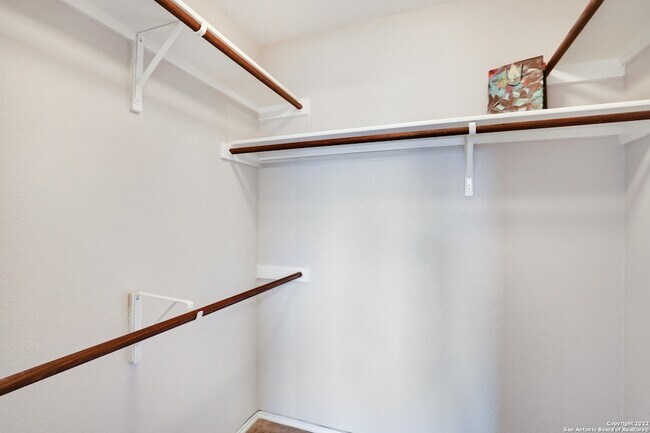 Building Photo - 547 Red Quill Nest