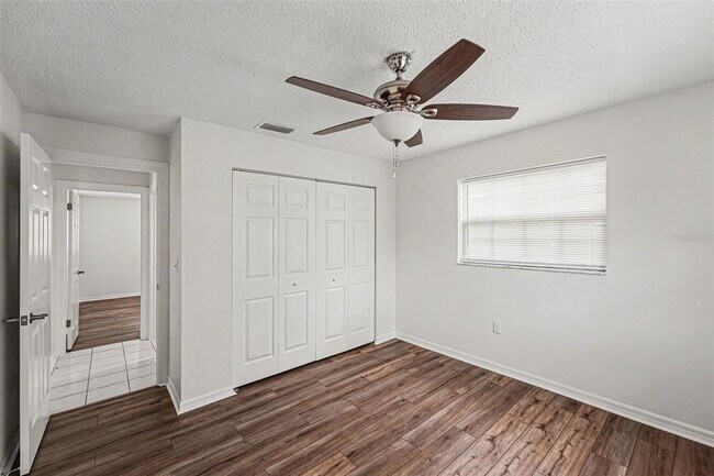 Building Photo - 1290 Amberlea Dr E