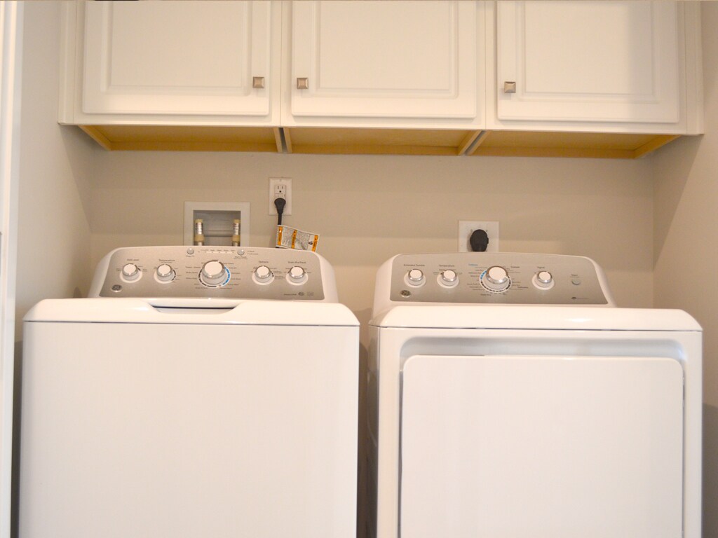 2nd Floor Full Size Washer/Dryer - 115 Peabody Way