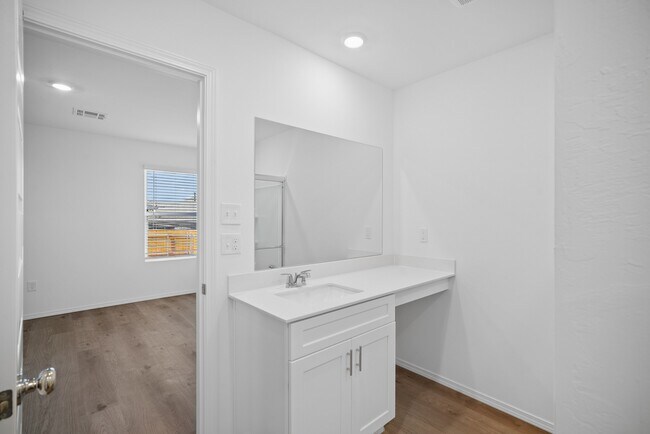 Building Photo - 2123 W 30th Pl