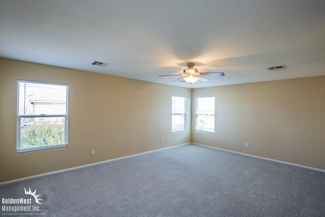 Building Photo - Spacious Two-Story 5Bdm 2.5Ba Home with Private Backyard in Summerlin.