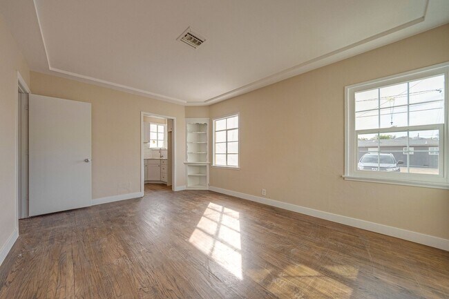 Building Photo - 914 S 4th St