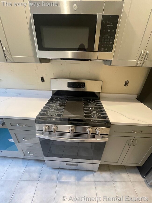 Building Photo - 15 Linnaean St