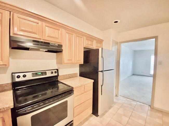 Building Photo - 4433 N Stanton St