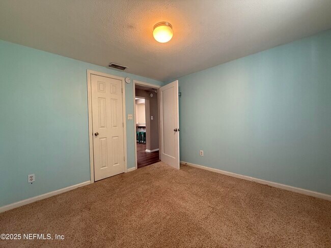 Building Photo - 509 Live Oak St