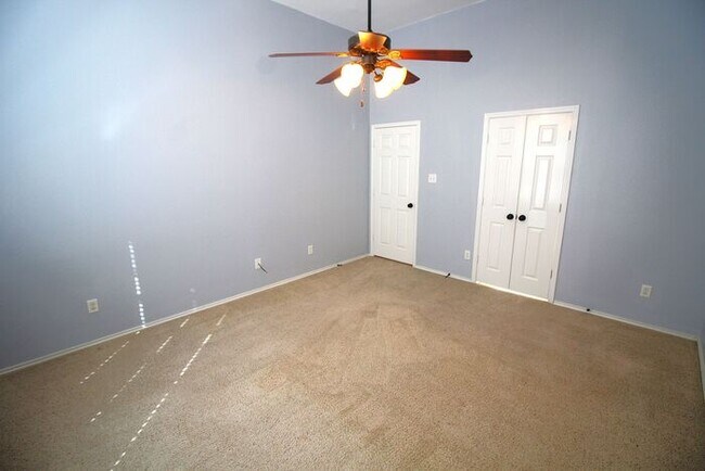 Building Photo - 6707 Rosita Oak Dr