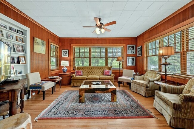 Building Photo - 402 W Ila St