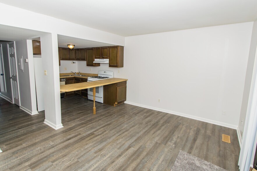 Building Photo - 7654 Whitcomb St