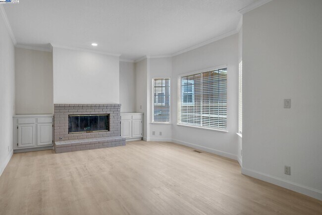 Building Photo - 125 Chestnut Ave