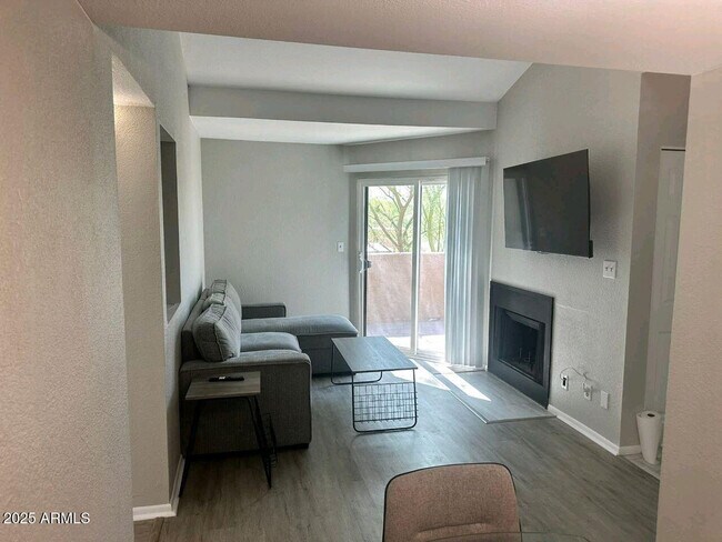 Building Photo - 1745 E Glenn St