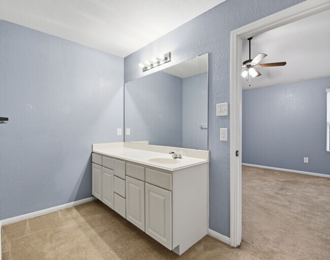 Building Photo - 16763 N Blue Jay Dr