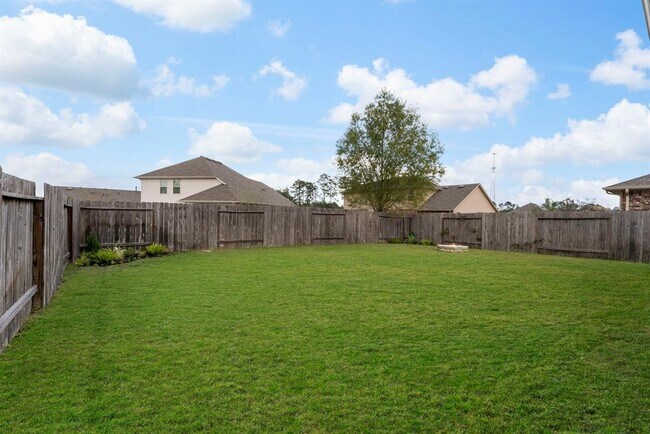 Building Photo - 14077 Lake Cres Dr