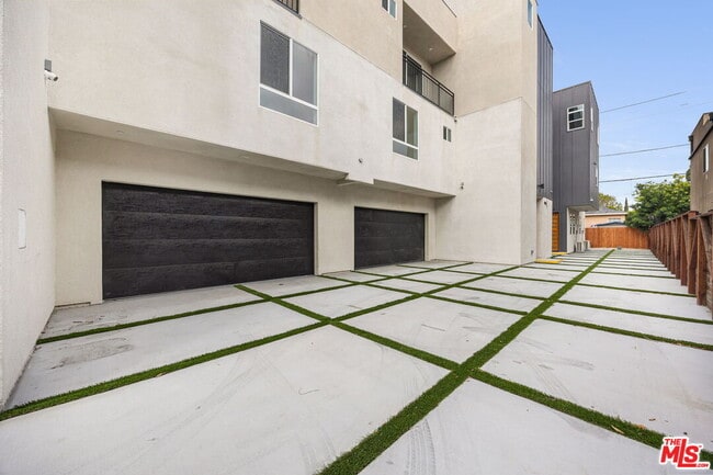 Building Photo - 11255 Hatteras St