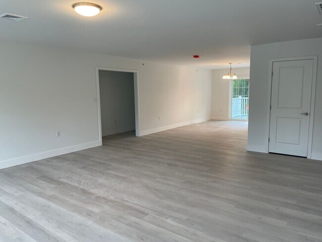 Building Photo - 40 Longfellow Dr