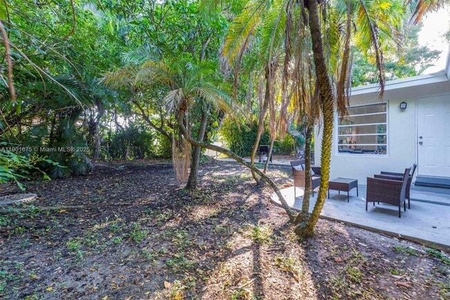 Building Photo - 230 NE 2nd Pl