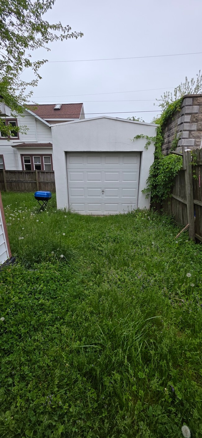 Building Photo - 4607 Mannasota Ave