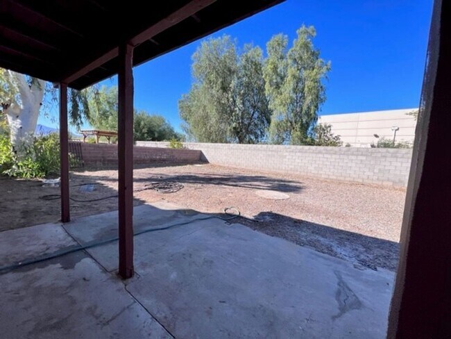 Building Photo - 3BR 2Ba Remodeled with Yard and Garage