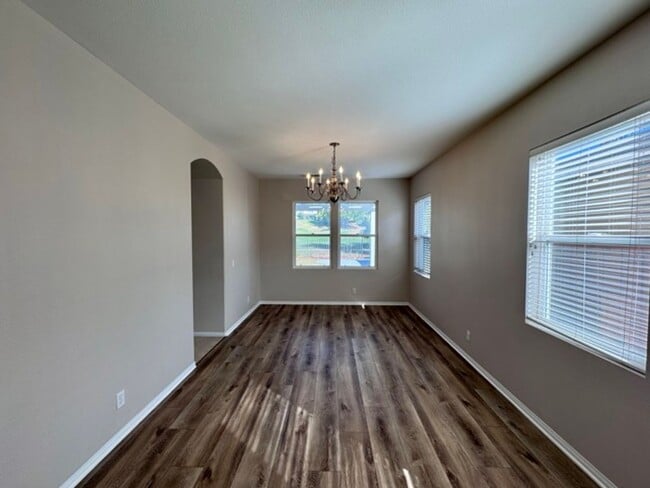 Building Photo - Beautiful 4 bedroom Temecula home sitting ...