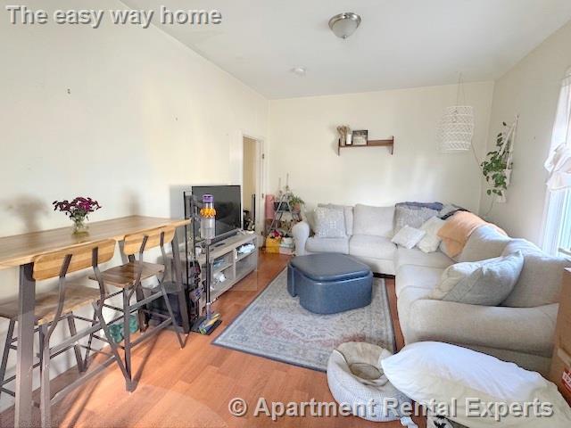 Building Photo - 388 Somerville Ave