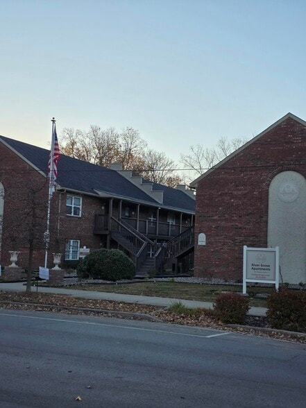 Primary Photo - 1002 E Main St