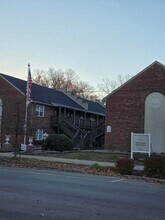 Building Photo - 1002 E Main St