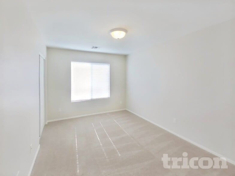 Building Photo - 4868 E Meadow Land Dr