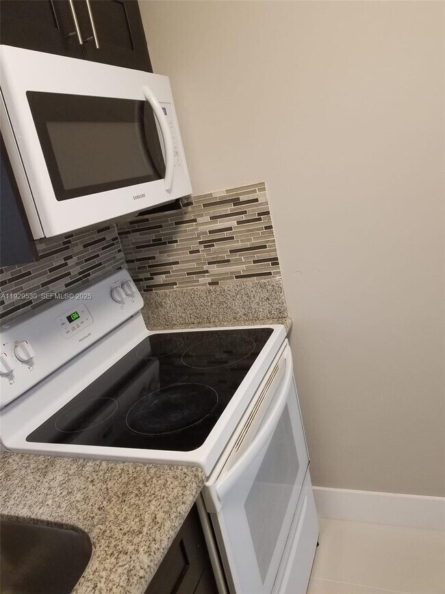 Building Photo - 1859 Wiley St