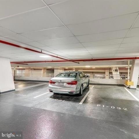 Building Photo - 8220 Crestwood Heights Dr
