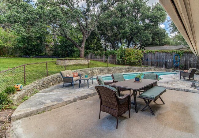 Building Photo - 2300 Cypress Point E