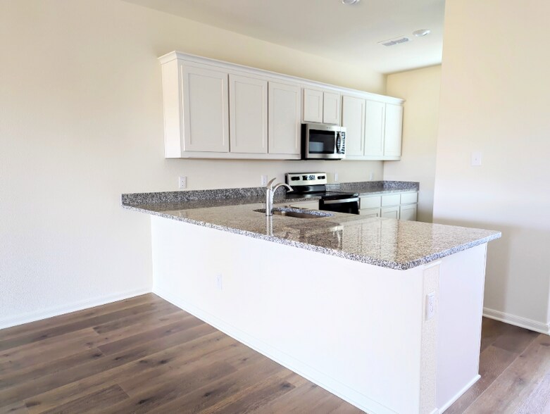 Building Photo - 4701 Hoover Ct