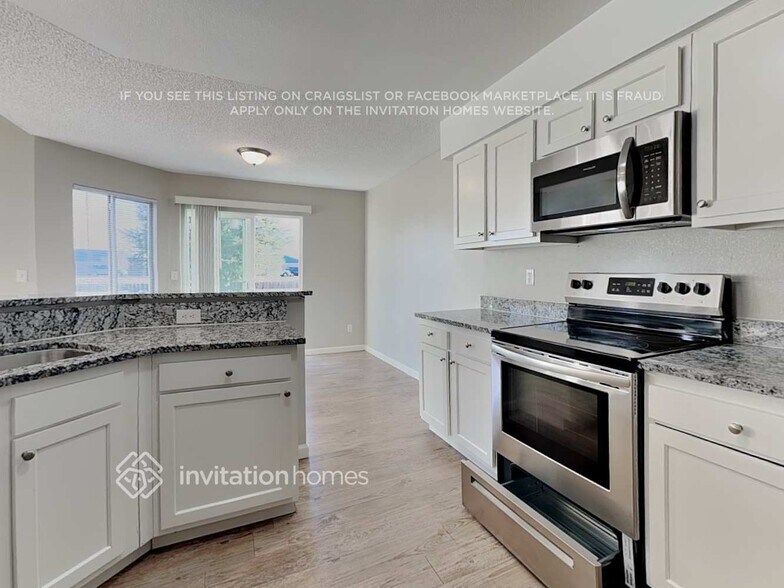 Building Photo - 8885 Cloverleaf Cir