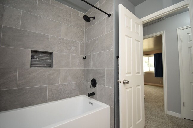 Building Photo - Comfortable Kearns 4-Bed Home with Spacious layout & Private Yard