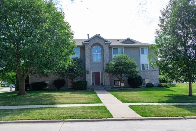 Building Photo - $1,095 | 2 Bedroom, 1 Bathroom 1st Floor C...