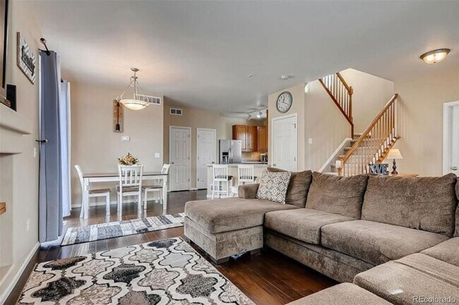 Building Photo - Stunning 3 bed 2.5 ba home for rent at Murphy Creek neighborhood Aurora CO 80018