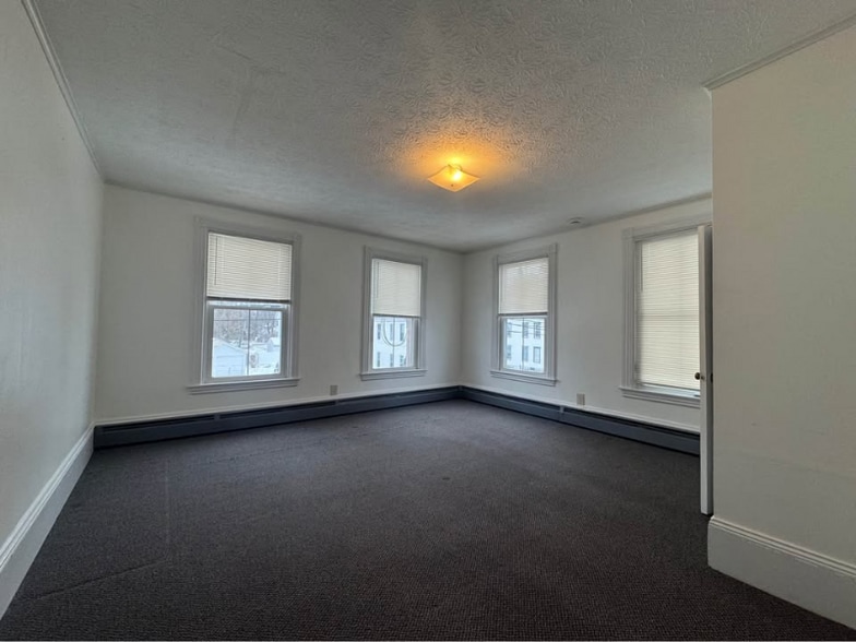 Building Photo - 73 High St