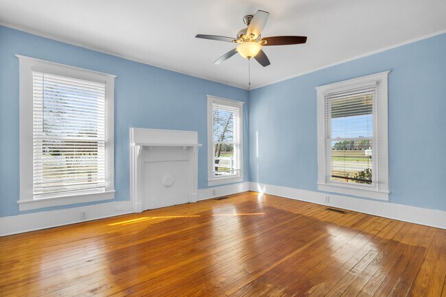 Building Photo - 801 NC-33