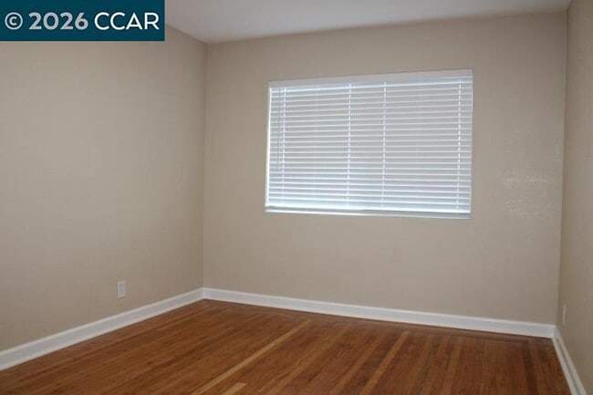 Building Photo - 325 21st St