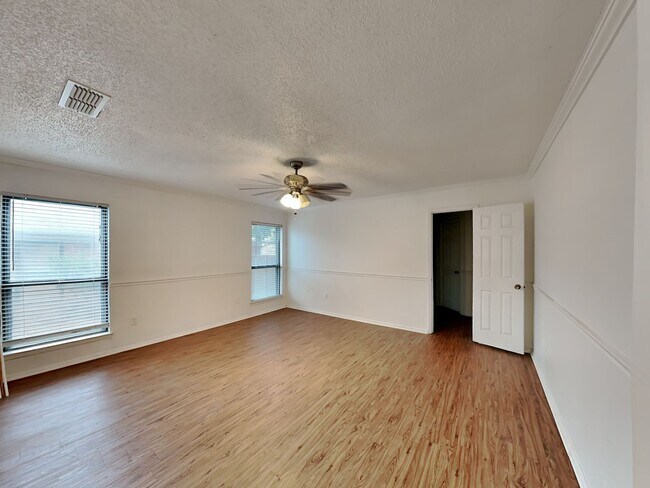 Building Photo - 3033 Mossy Oak Ln