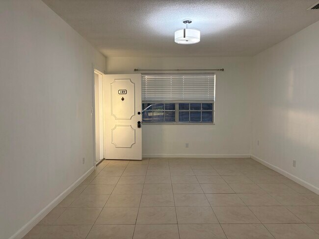 Building Photo - 298 SW 6th St