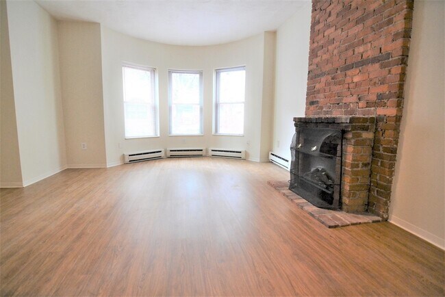 Building Photo - 67 St Germain St