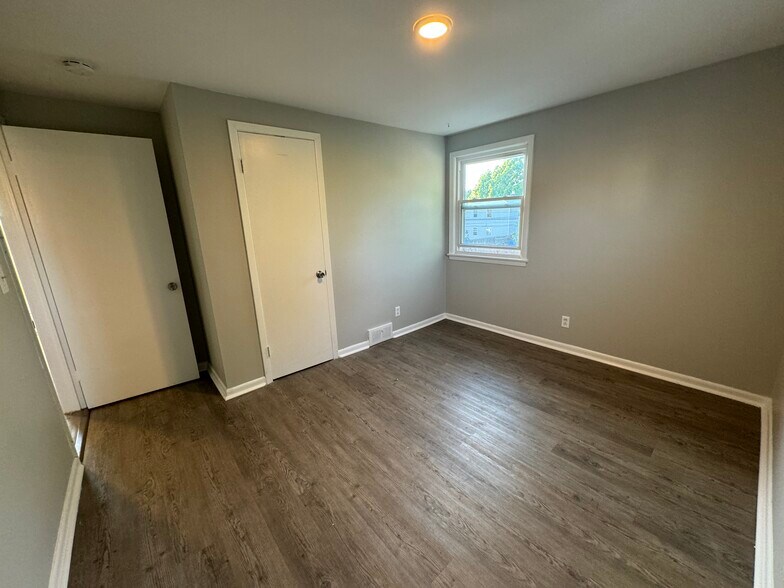 Building Photo - 72 Bannard Ave