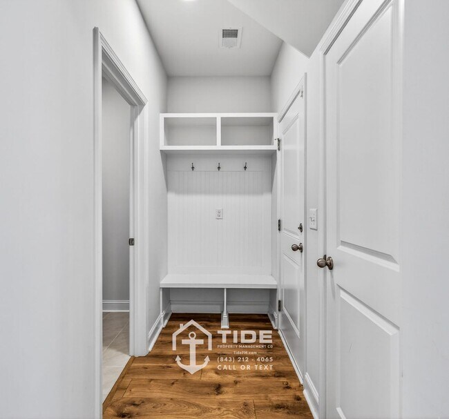 Building Photo - Comfort & Convenience in a Prime Location