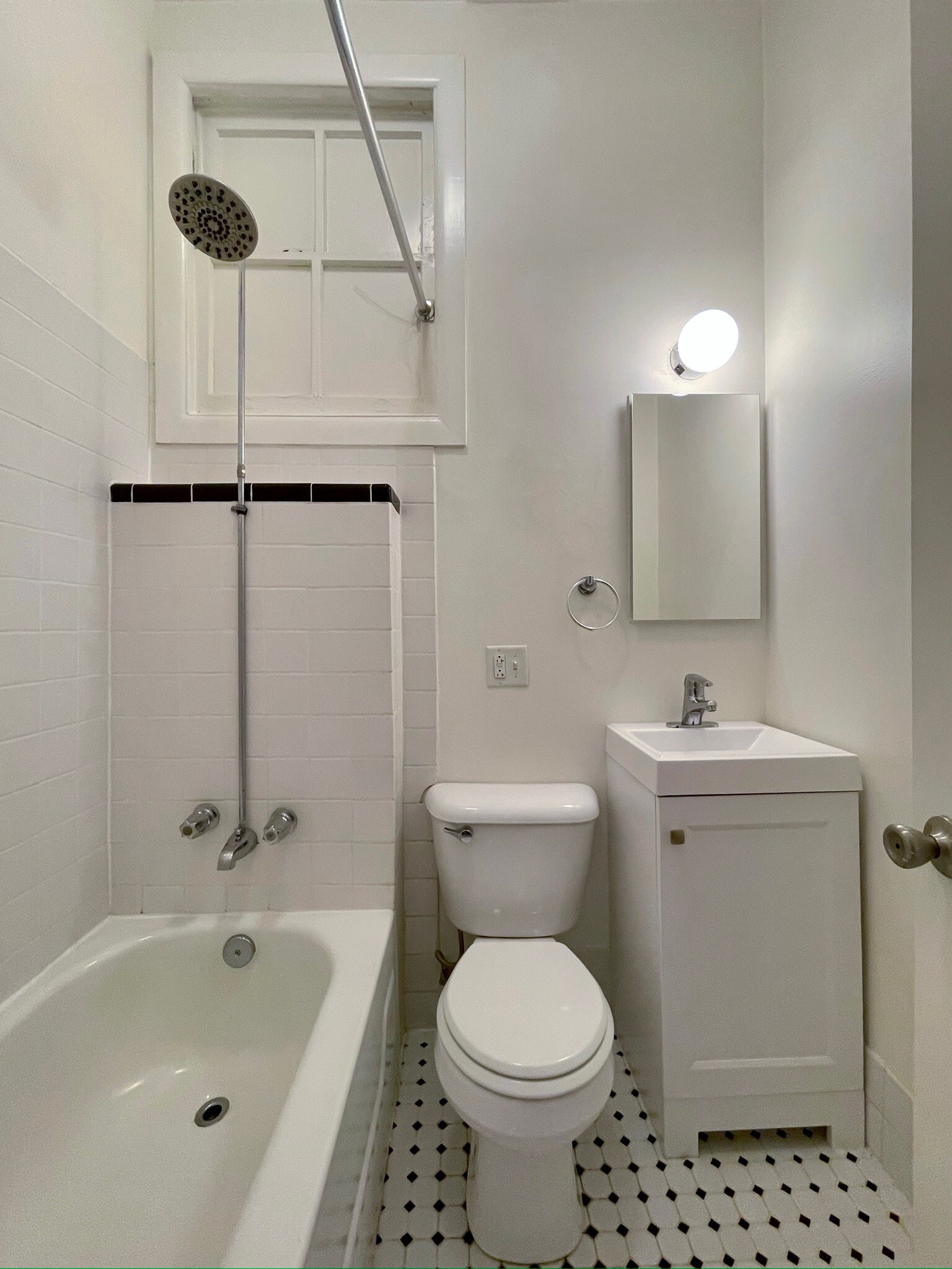 Building Photo - 2716 W North Ave