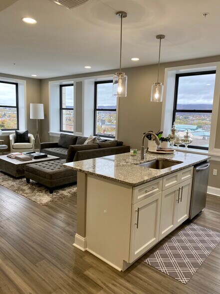 Primary Photo - 108 Washington N Ave