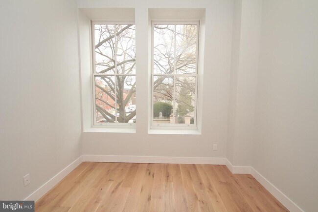 Building Photo - 220 S 3rd St