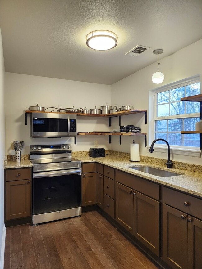 Building Photo - Spacious 3 bedroom 2 bath home in Chickamauga, GA