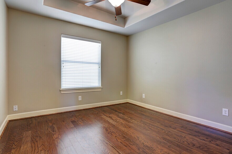 Building Photo - 923 Birdsall St
