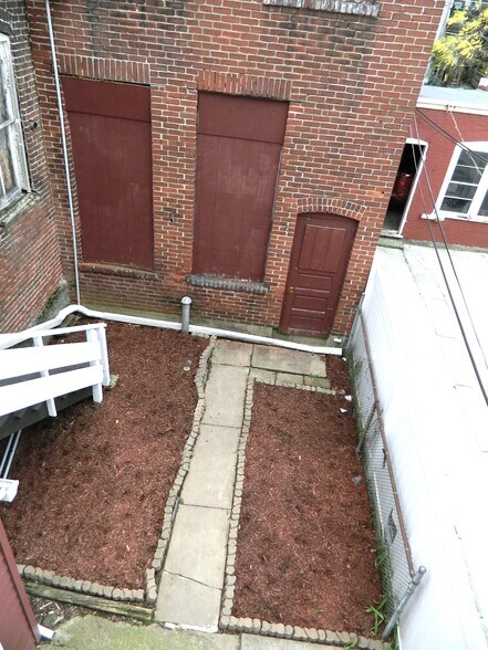 Building Photo - 322 N Franklin St