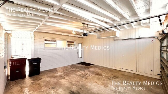 Building Photo - 1516 Dove Dr