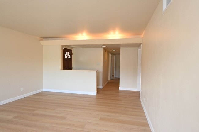 Building Photo - Beautiful home with AC in PRIME Santa Clara location - 3 bd / 2 bath coming soon!